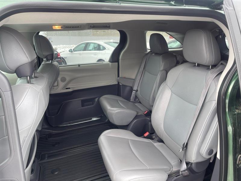 Toyota Sienna XLE 7-Passenger AWD 2021