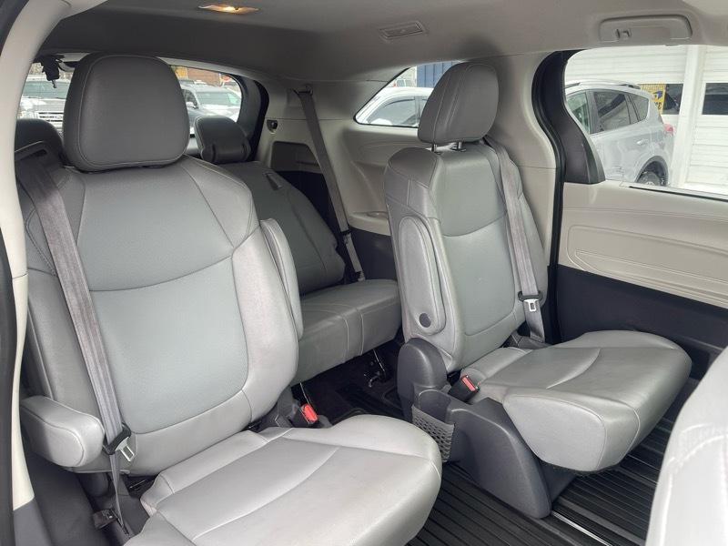 Toyota Sienna XLE 7-Passenger AWD 2021