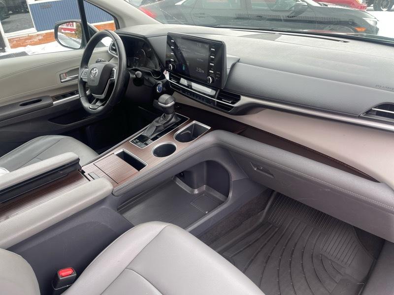 Toyota Sienna XLE 7-Passenger AWD 2021