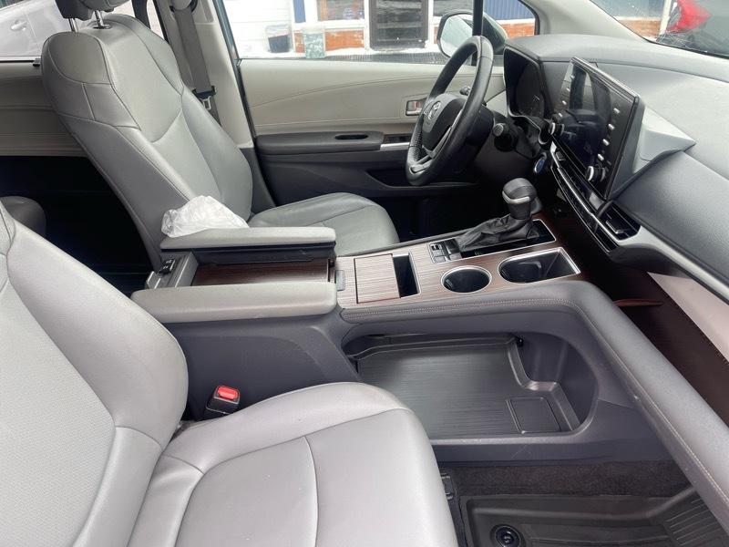 Toyota Sienna XLE 7-Passenger AWD 2021