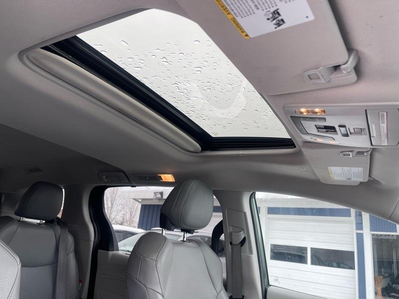 Toyota Sienna XLE 7-Passenger AWD 2021