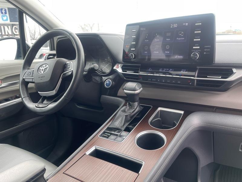 Toyota Sienna XLE 7-Passenger AWD 2021
