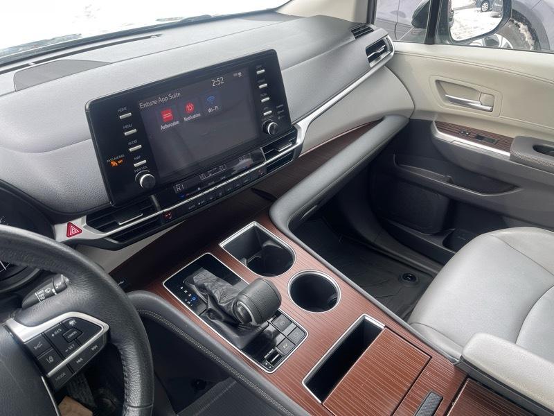 Toyota Sienna XLE 7-Passenger AWD 2021