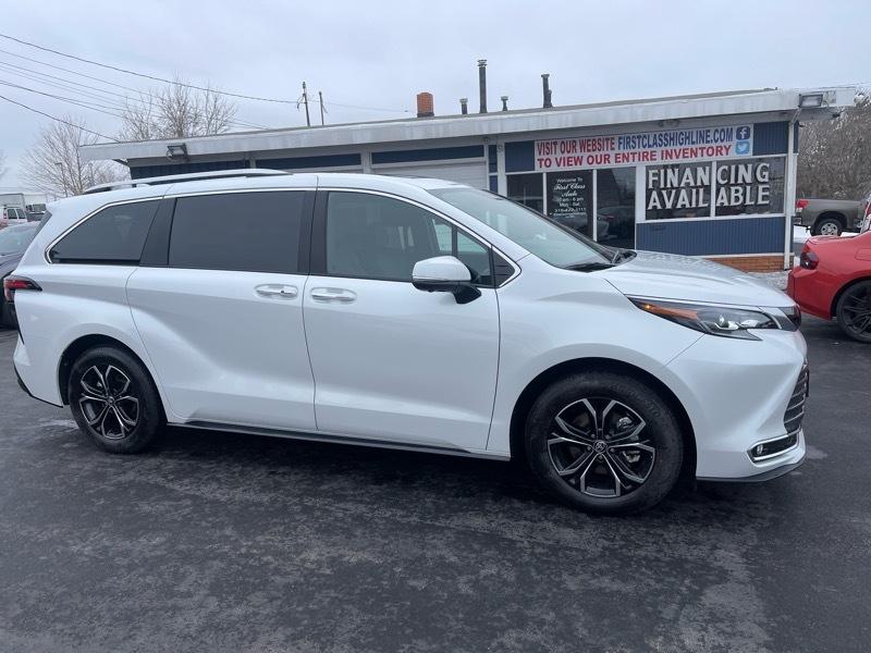 Toyota Sienna Platinum 7-Passenger AWD 2026