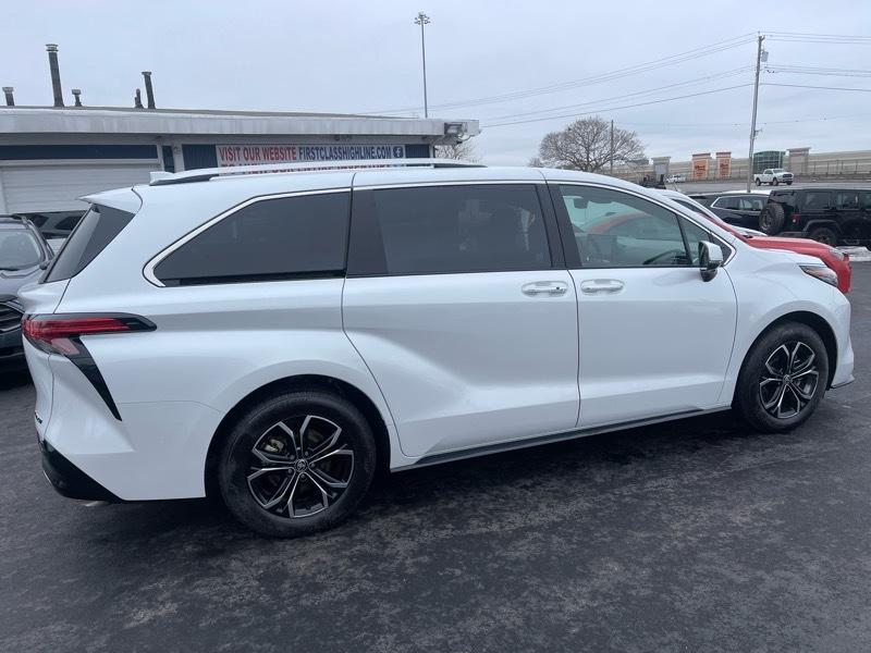 Toyota Sienna Platinum 7-Passenger AWD 2026