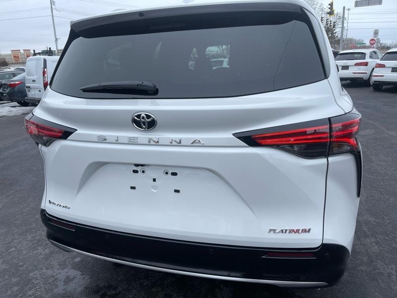 Toyota Sienna Platinum 7-Passenger AWD 2026