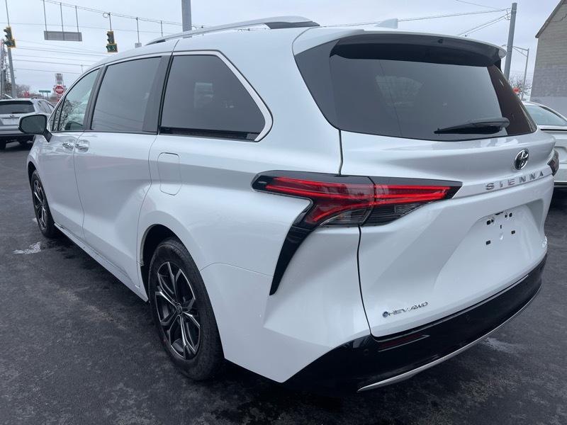 Toyota Sienna Platinum 7-Passenger AWD 2026