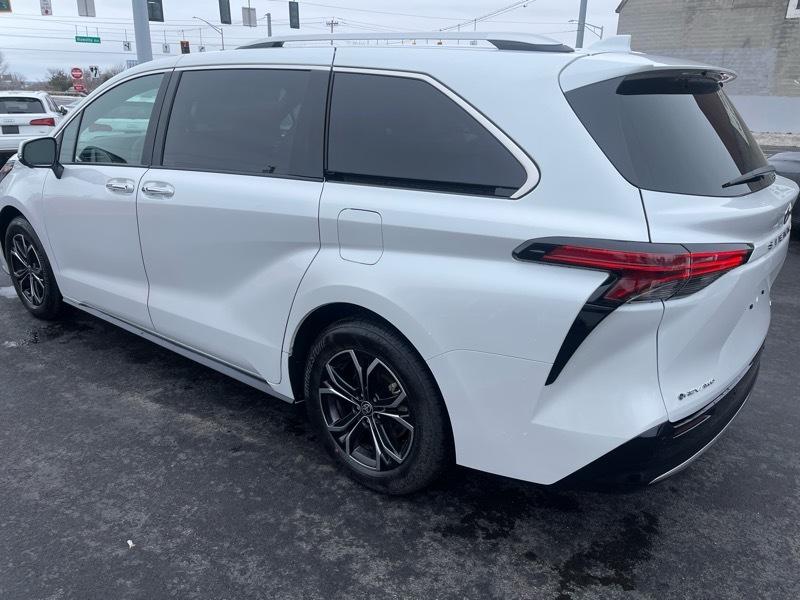 Toyota Sienna Platinum 7-Passenger AWD 2026