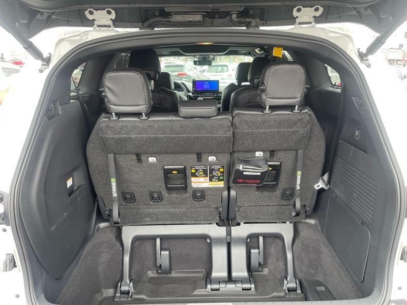 Toyota Sienna Platinum 7-Passenger AWD 2026