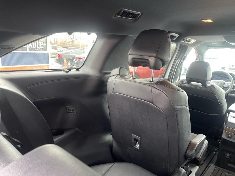 Toyota Sienna Platinum 7-Passenger AWD 2026