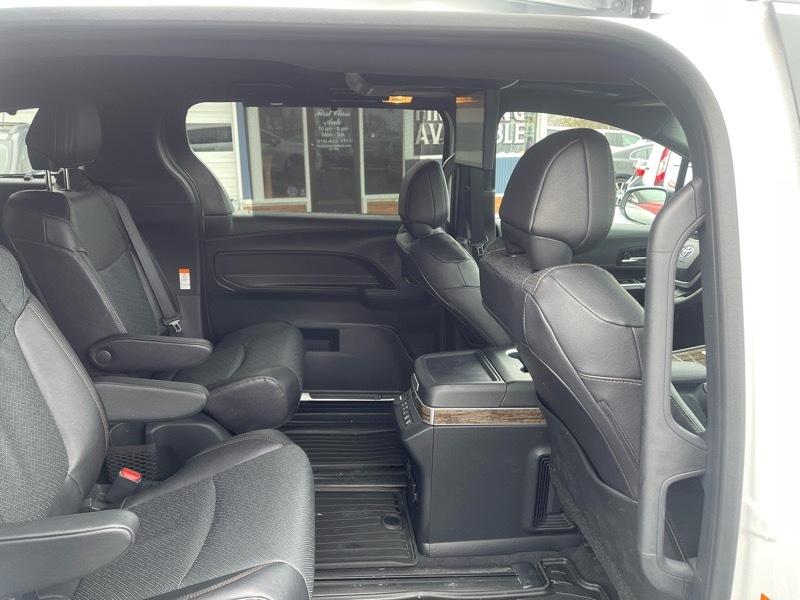 Toyota Sienna Platinum 7-Passenger AWD 2026