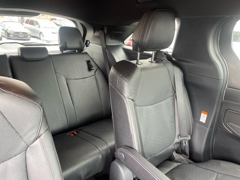 Toyota Sienna Platinum 7-Passenger AWD 2026