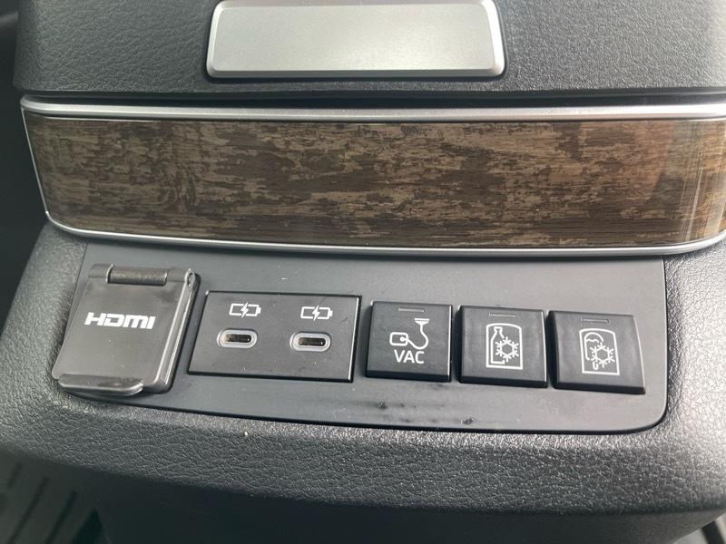 Toyota Sienna Platinum 7-Passenger AWD 2026