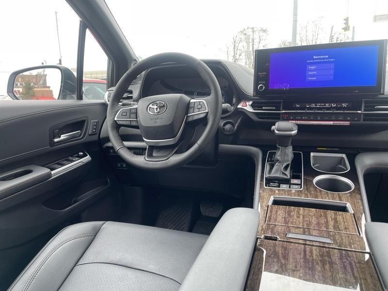 Toyota Sienna Platinum 7-Passenger AWD 2026