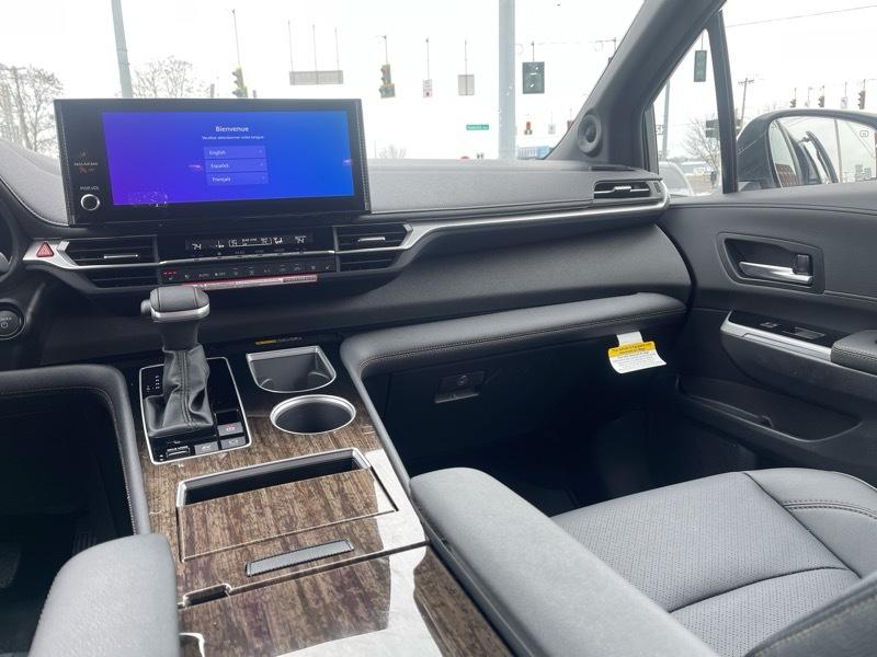 Toyota Sienna Platinum 7-Passenger AWD 2026