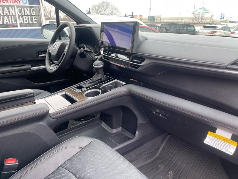 Toyota Sienna Platinum 7-Passenger AWD 2026
