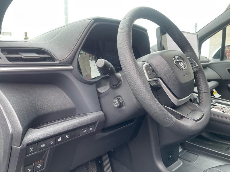 Toyota Sienna Platinum 7-Passenger AWD 2026