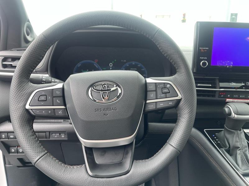 Toyota Sienna Platinum 7-Passenger AWD 2026