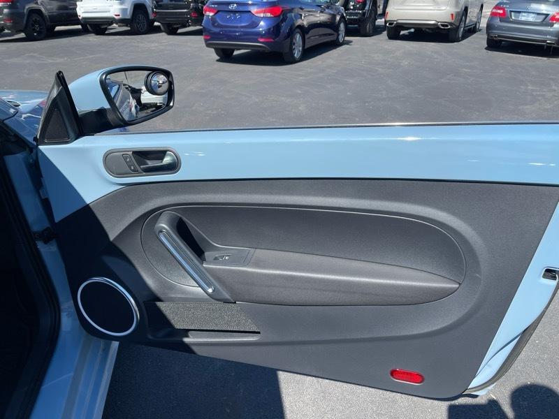 Volkswagen Beetle 2.0T Turbo 2013