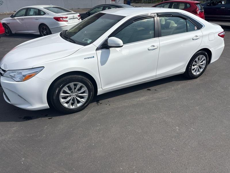 Toyota Camry Hybrid LE 2017