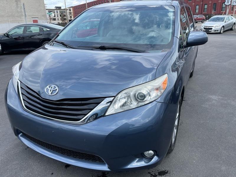 Toyota Sienna Limited AWD 7-Passenger V6 2015