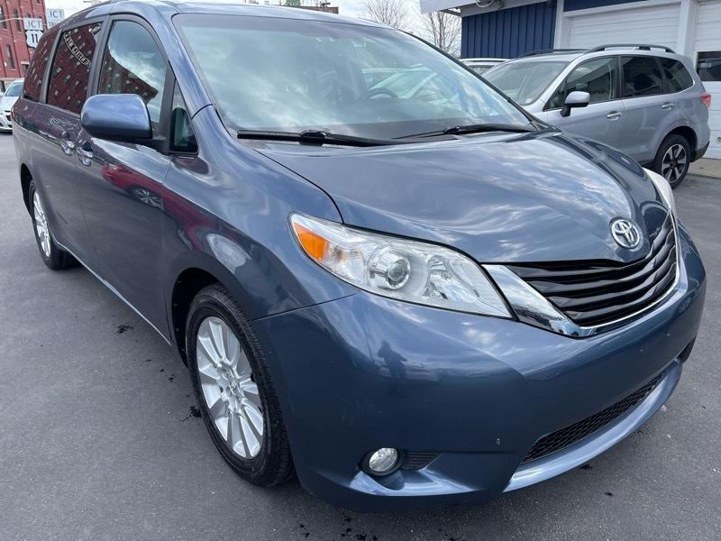 Toyota Sienna Limited AWD 7-Passenger V6 2015