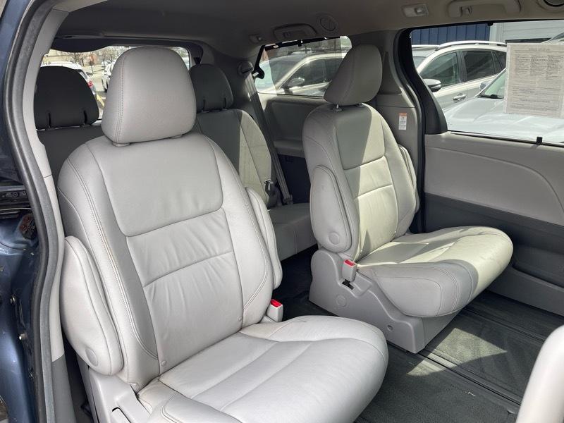 Toyota Sienna Limited AWD 7-Passenger V6 2015