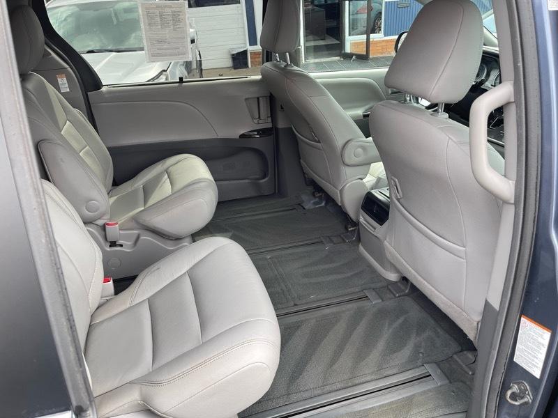 Toyota Sienna Limited AWD 7-Passenger V6 2015