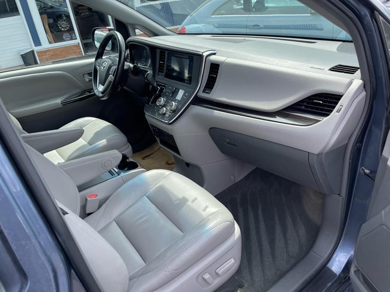 Toyota Sienna Limited AWD 7-Passenger V6 2015