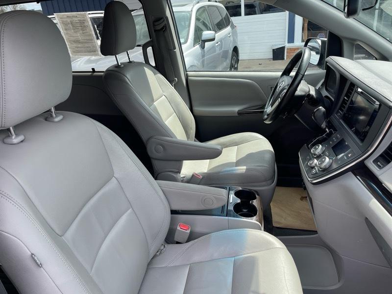 Toyota Sienna Limited AWD 7-Passenger V6 2015