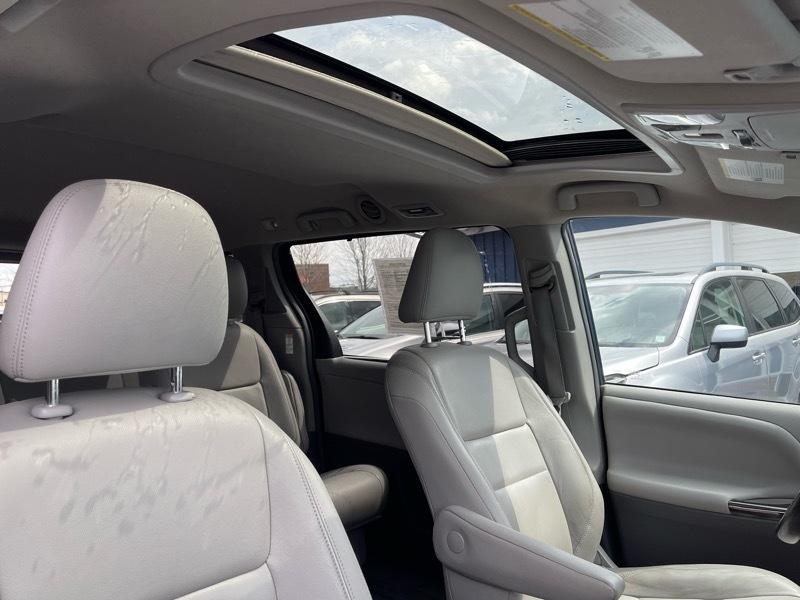 Toyota Sienna Limited AWD 7-Passenger V6 2015