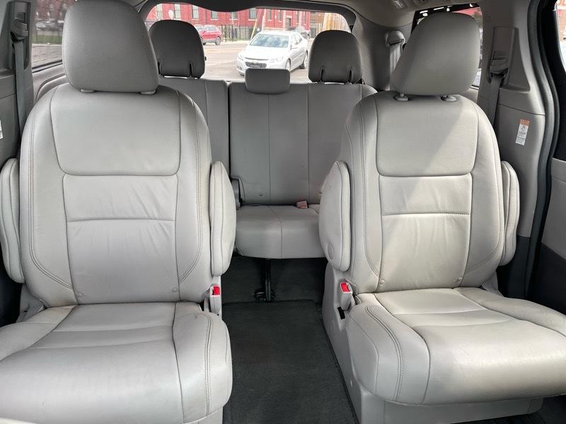 Toyota Sienna Limited AWD 7-Passenger V6 2015