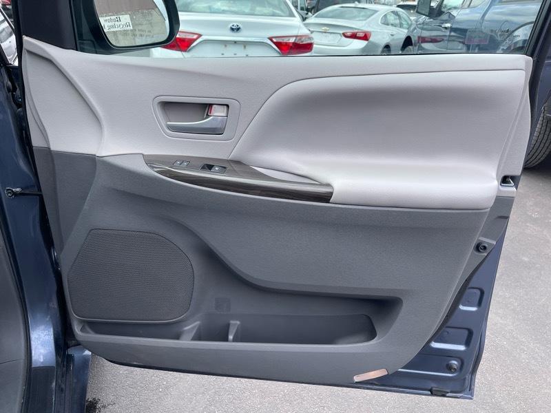 Toyota Sienna Limited AWD 7-Passenger V6 2015