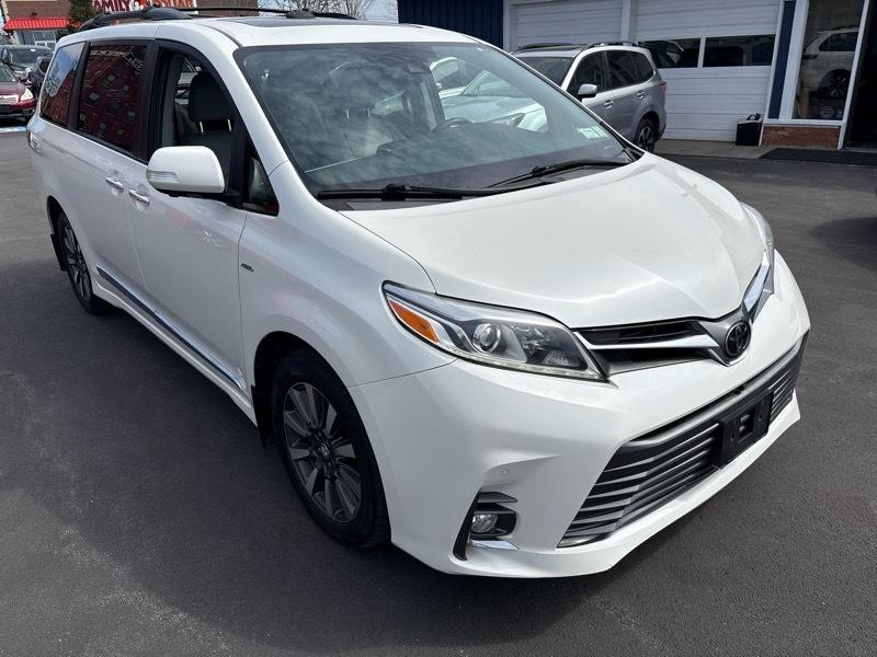 Toyota Sienna XLE 7-Passenger AWD 2018