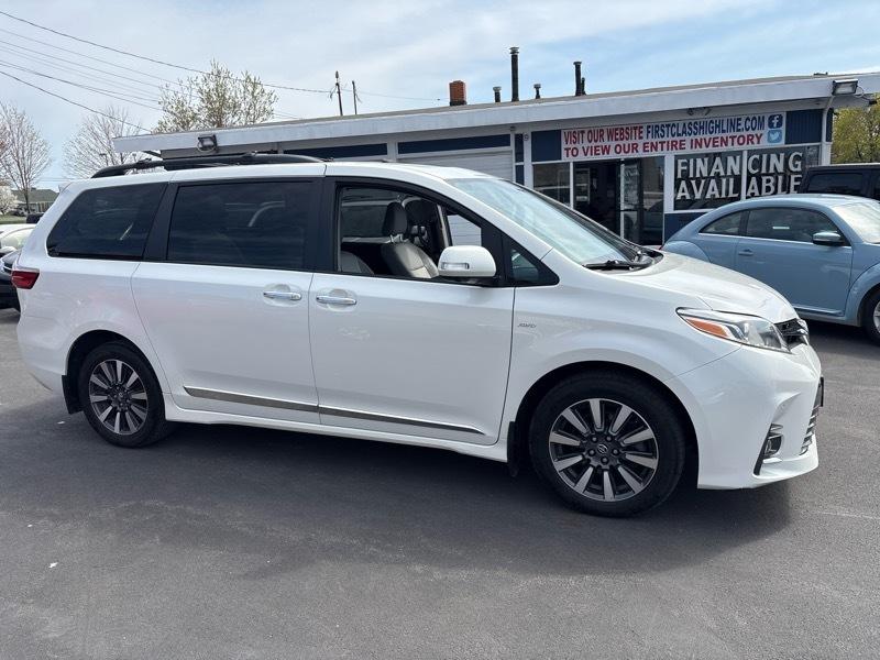 Toyota Sienna XLE 7-Passenger AWD 2018