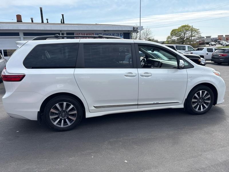 Toyota Sienna XLE 7-Passenger AWD 2018