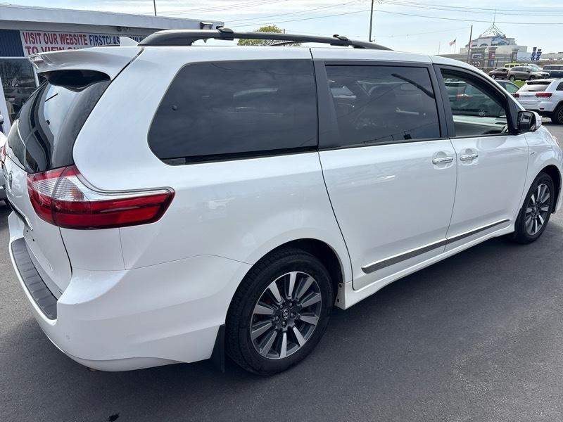 Toyota Sienna XLE 7-Passenger AWD 2018