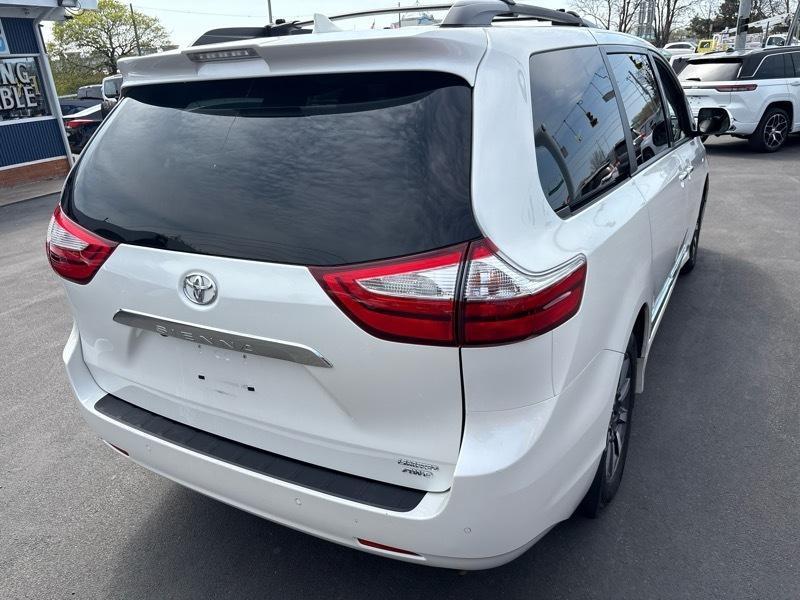 Toyota Sienna XLE 7-Passenger AWD 2018