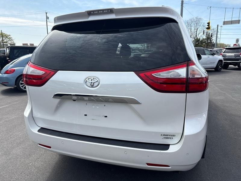 Toyota Sienna XLE 7-Passenger AWD 2018