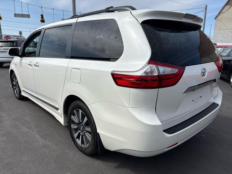 Toyota Sienna XLE 7-Passenger AWD 2018
