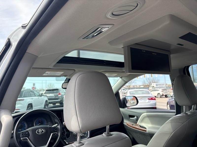 Toyota Sienna XLE 7-Passenger AWD 2018