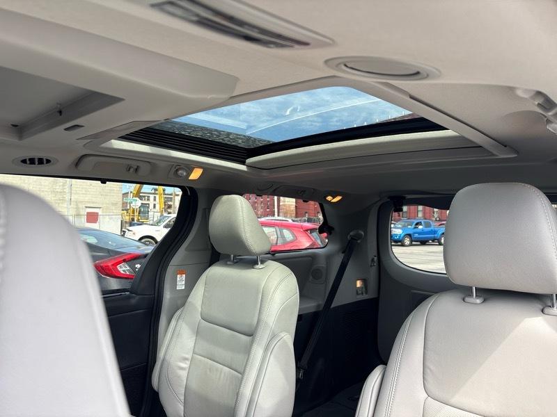 Toyota Sienna XLE 7-Passenger AWD 2018