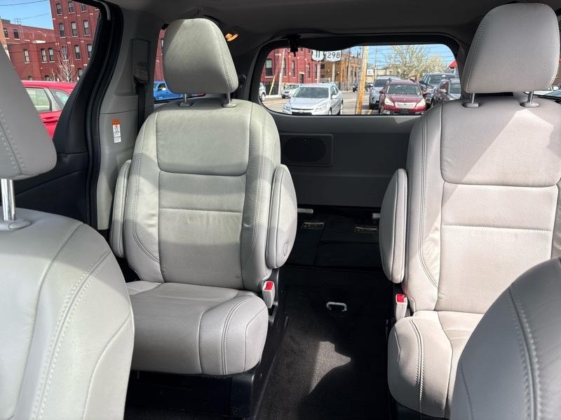 Toyota Sienna XLE 7-Passenger AWD 2018