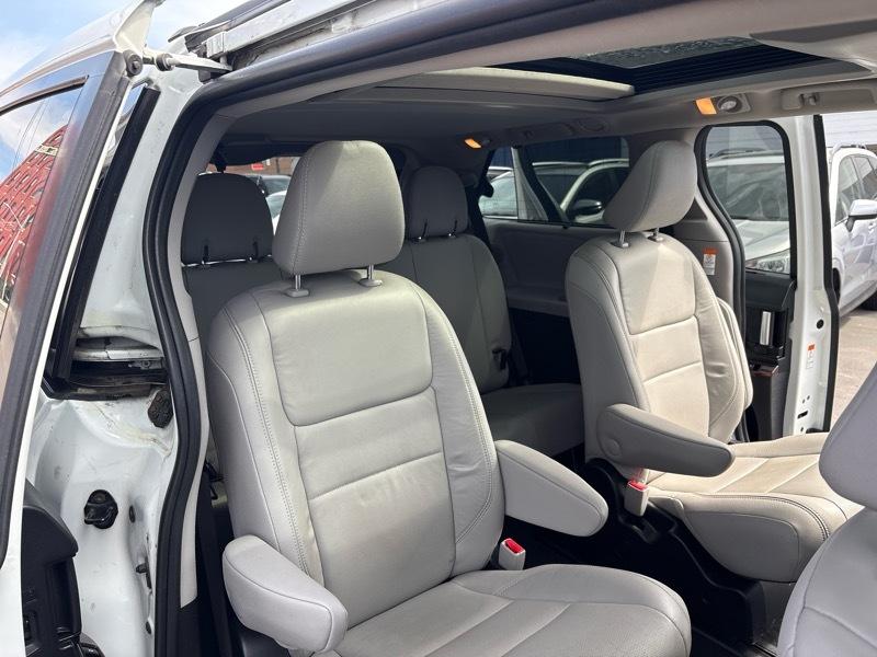 Toyota Sienna XLE 7-Passenger AWD 2018