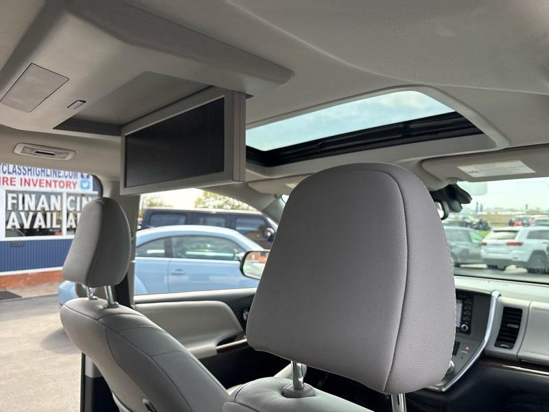 Toyota Sienna XLE 7-Passenger AWD 2018