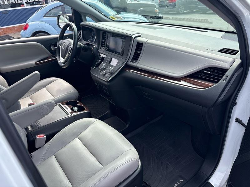 Toyota Sienna XLE 7-Passenger AWD 2018