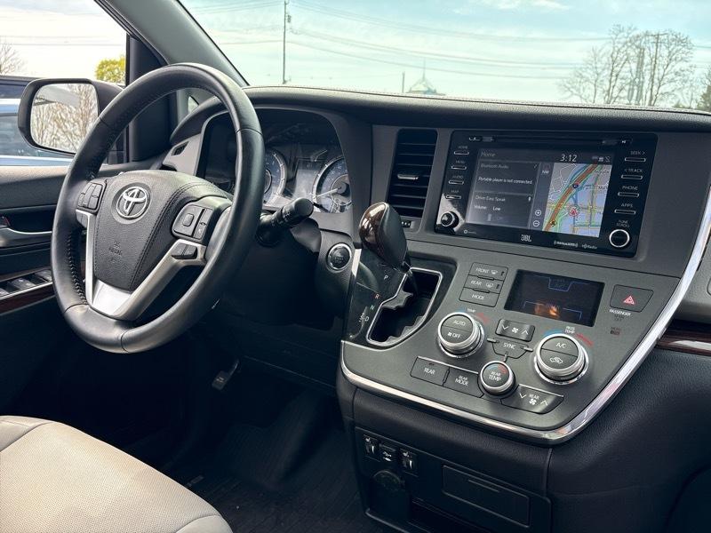 Toyota Sienna XLE 7-Passenger AWD 2018