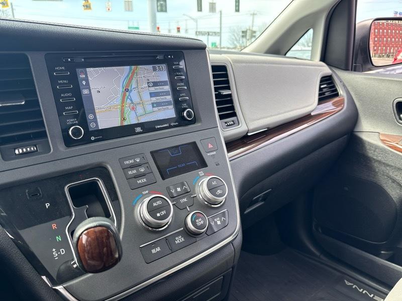 Toyota Sienna XLE 7-Passenger AWD 2018