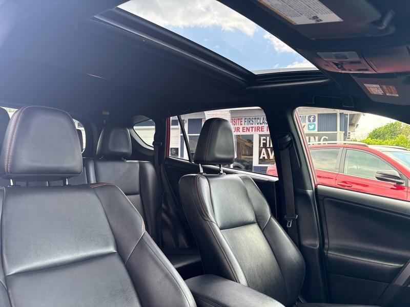 Toyota RAV4 SE 4WD 2016