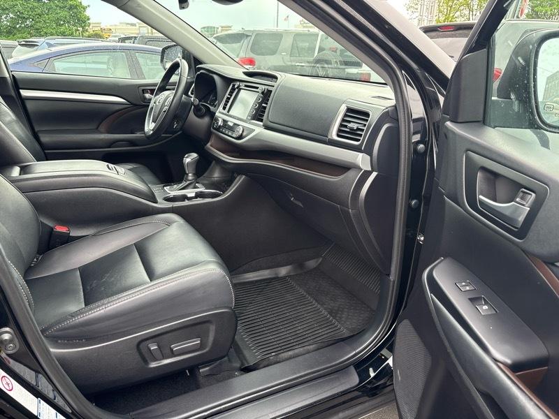 Toyota Highlander XLE AWD V6 2019